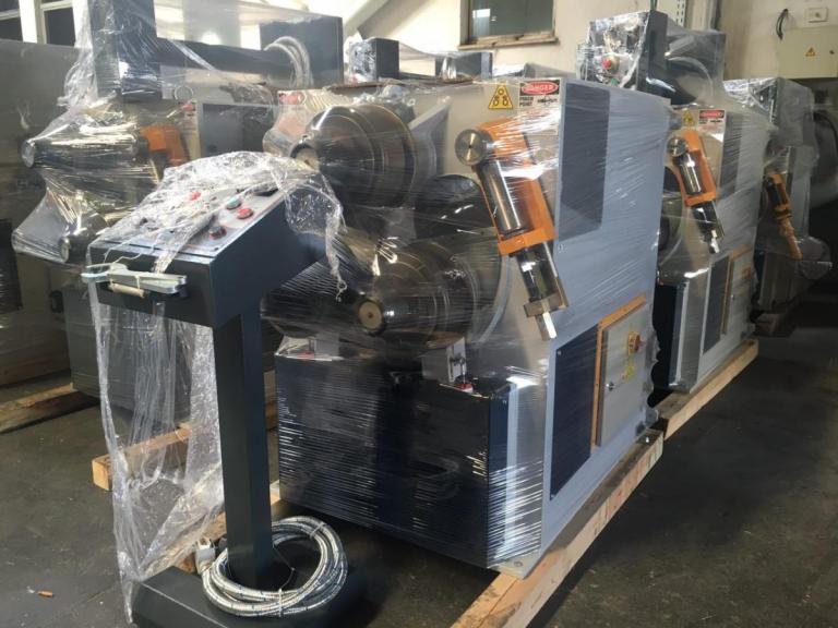 ماكينات درفلة المواسير